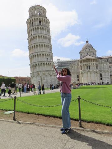 Sarah with the Leaning Tower of Pisa